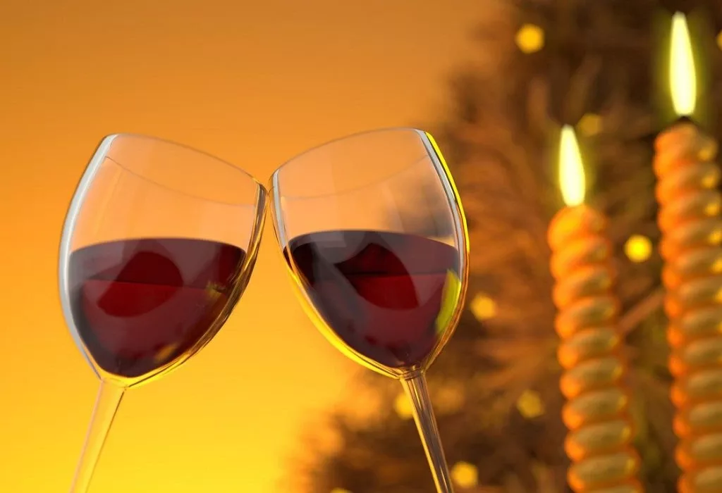 wine-glasses-toast-2891894-p6hmie92p3la7q5mab1uzvl5mcvzzumnqick7mygrc